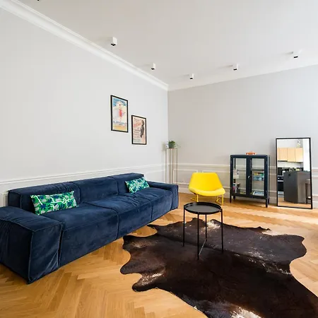 Praga By Bookinghost