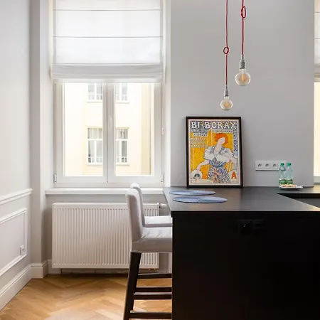 Praga By Bookinghost Apartman Varsó