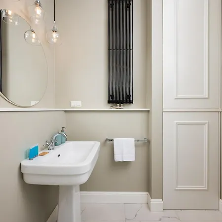 Praga By Bookinghost דירה ורשה